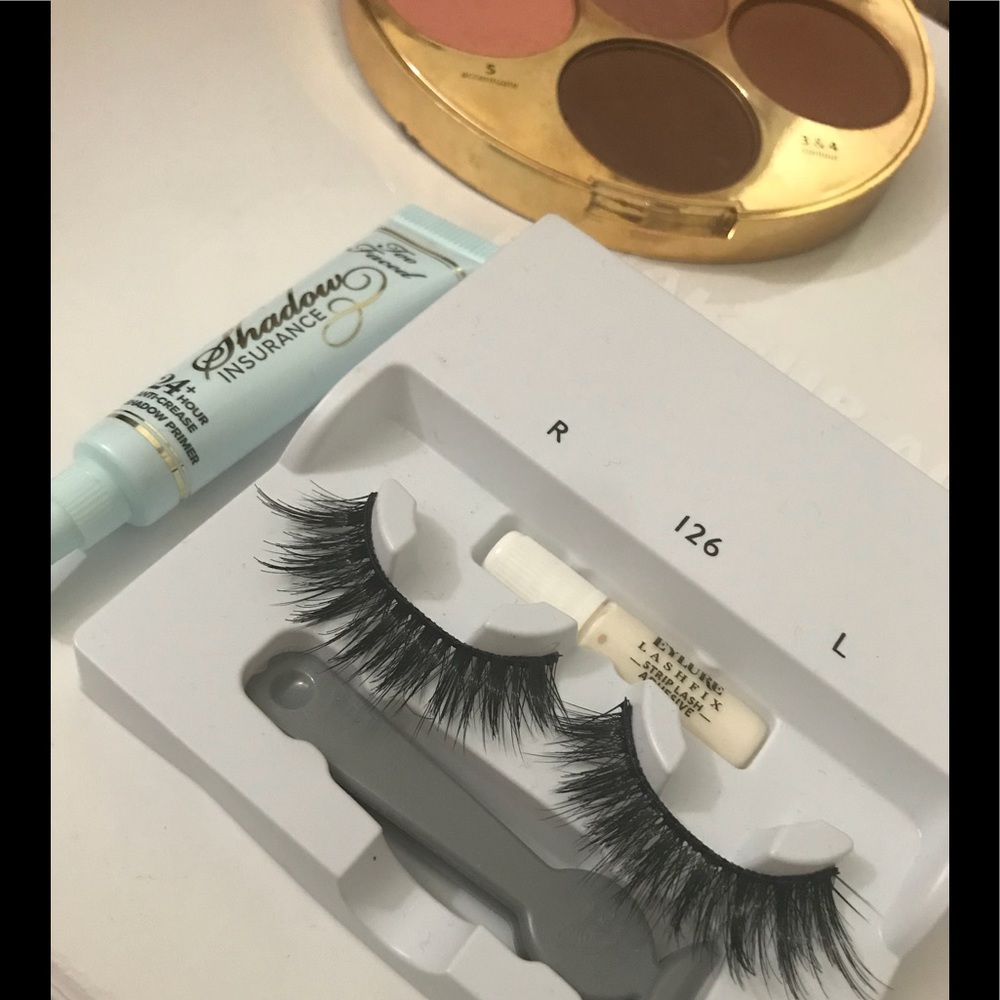 ✨FREE✨ eyeshadow primer w/lashes👁